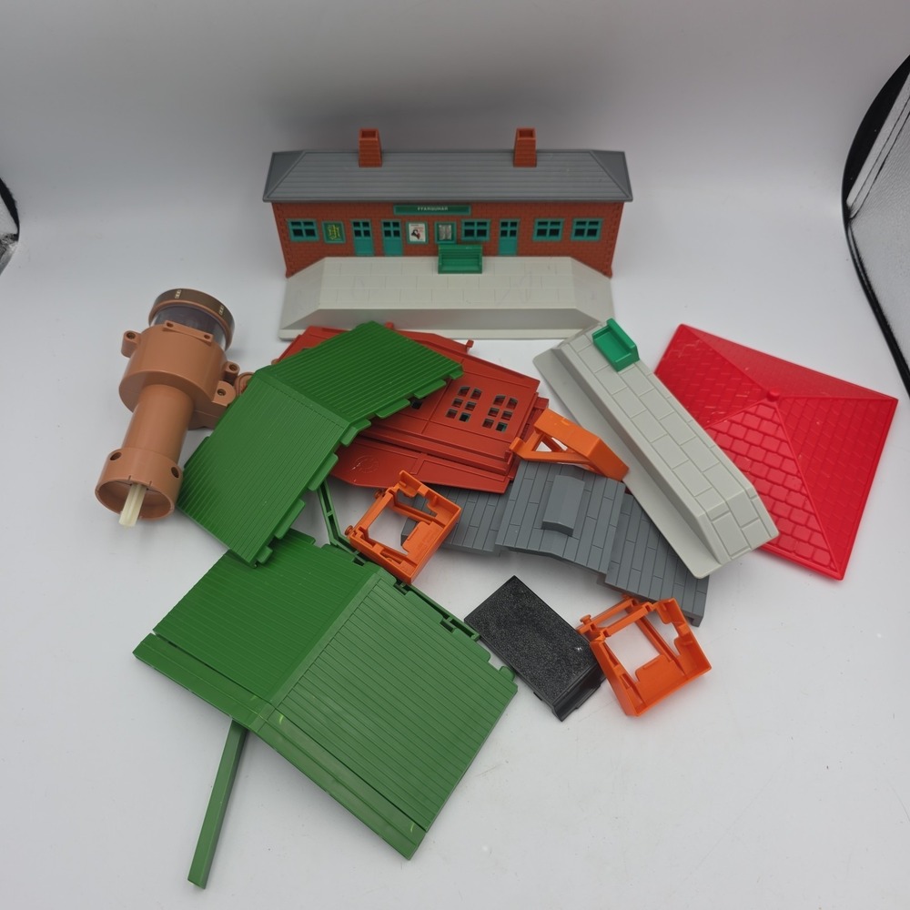 Thomas Train Track Master FFarquhar Train Station with Base More Included Tomy